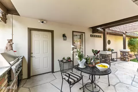 Exterior - 610 W Glenn Dr, Phoenix, AZ 85021 photo 6 of 7