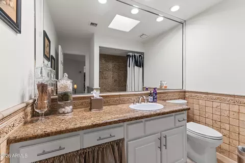 Bath - 610 W Glenn Dr, Phoenix, AZ 85021 photo 3 of 4