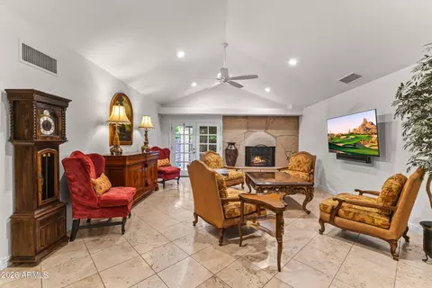 Living - 610 W Glenn Dr, Phoenix, AZ 85021 photo 1 of 2