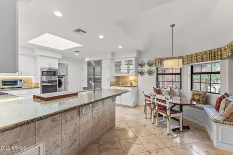 Kitchen - 610 W Glenn Dr, Phoenix, AZ 85021 photo 7 of 8