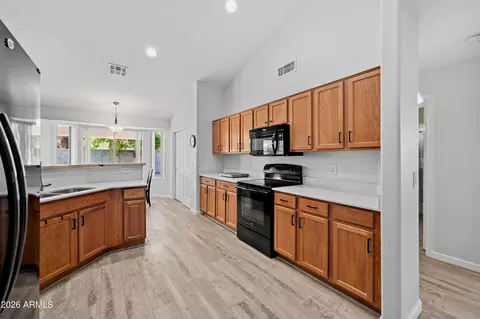 Kitchen - 762 S Bahama Dr, Gilbert, AZ 85296 photo 2 of 3