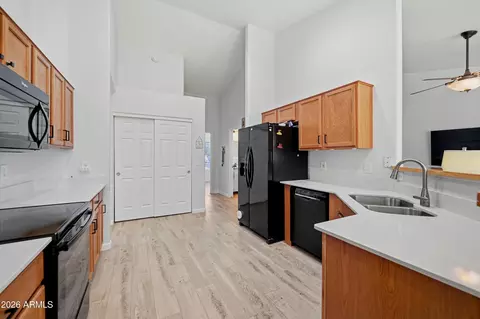 Kitchen - 762 S Bahama Dr, Gilbert, AZ 85296 photo 1 of 3