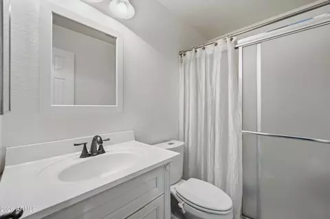 Bath - 762 S Bahama Dr, Gilbert, AZ 85296 photo 5 of 5