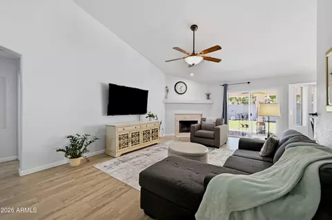 Living - 762 S Bahama Dr, Gilbert, AZ 85296 photo 3 of 4