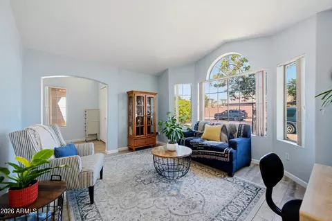 Living - 762 S Bahama Dr, Gilbert, AZ 85296 photo 2 of 4