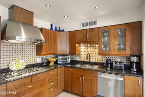 Kitchen - 4329 N 35th St, Phoenix, AZ 85018 photo 1 of 2
