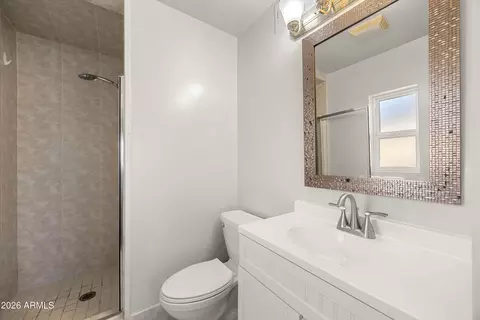Bath - 4329 N 35th St, Phoenix, AZ 85018 photo 1 of 2