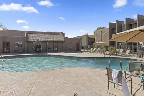 Exterior - 5525 E Thomas Rd #R9, Phoenix, AZ 85018 photo 6 of 7