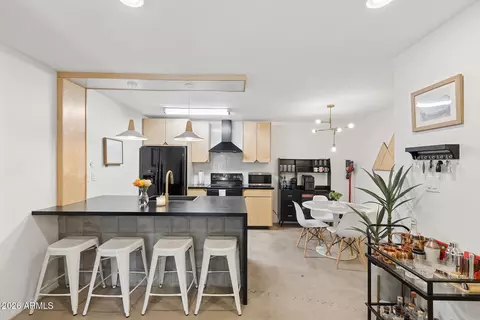 Kitchen - 5525 E Thomas Rd #R9, Phoenix, AZ 85018 photo 3 of 8