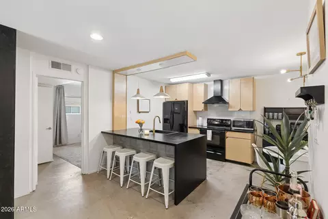 Kitchen - 5525 E Thomas Rd #R9, Phoenix, AZ 85018 photo 2 of 8