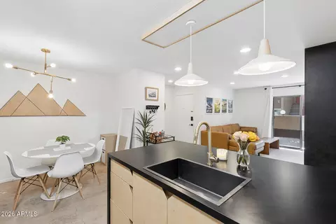 Kitchen - 5525 E Thomas Rd #R9, Phoenix, AZ 85018 photo 7 of 8