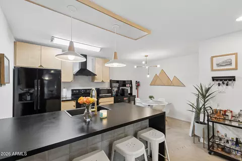 Kitchen - 5525 E Thomas Rd #R9, Phoenix, AZ 85018 photo 4 of 8