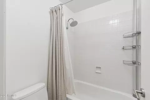 Bath - 5525 E Thomas Rd #R9, Phoenix, AZ 85018 photo 4 of 4