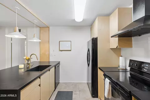 Kitchen - 5525 E Thomas Rd #R9, Phoenix, AZ 85018 photo 5 of 8