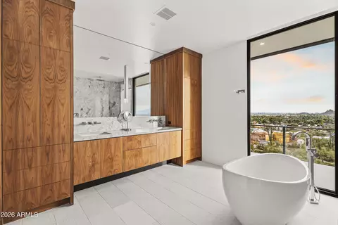 Bath - 4725 N 56th St, Phoenix, AZ 85018 photo 2 of 2