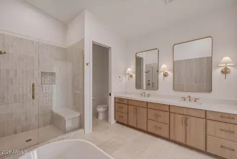 Bath - 6050 E Hollyhock St, Phoenix, AZ 85018 photo 11 of 14
