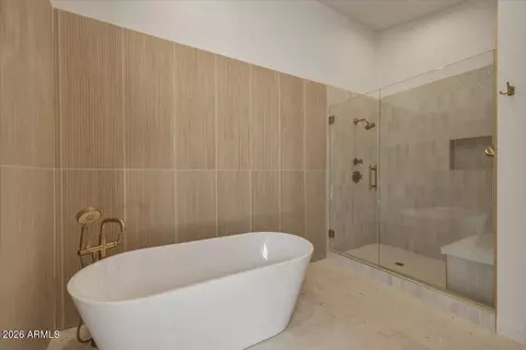 Bath - 6050 E Hollyhock St, Phoenix, AZ 85018 photo 13 of 14