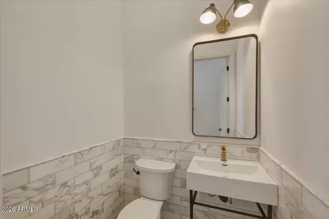 Bath - 6050 E Hollyhock St, Phoenix, AZ 85018 photo 1 of 14