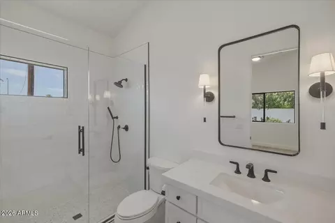 Bath - 6050 E Hollyhock St, Phoenix, AZ 85018 photo 6 of 14