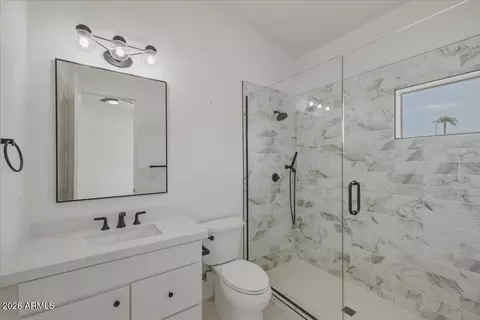 Bath - 6050 E Hollyhock St, Phoenix, AZ 85018 photo 2 of 14