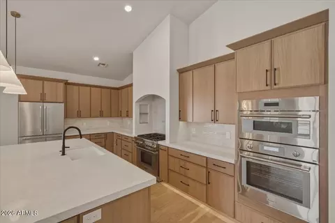 Kitchen - 6050 E Hollyhock St, Phoenix, AZ 85018 photo 2 of 2