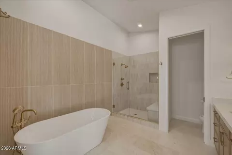 Bath - 6050 E Hollyhock St, Phoenix, AZ 85018 photo 9 of 14