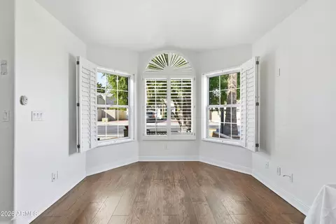 Living - 1513 W Shellfish Dr, Gilbert, AZ 85233 photo 2 of 5