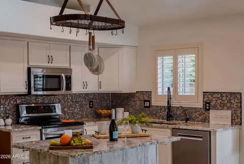 Kitchen - 1513 W Shellfish Dr, Gilbert, AZ 85233 photo 2 of 4