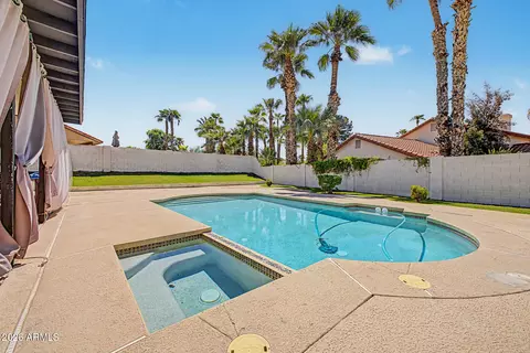 Exterior - 801 E Braeburn Dr, Phoenix, AZ 85022 photo 5 of 11