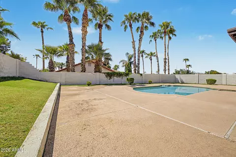 Exterior - 801 E Braeburn Dr, Phoenix, AZ 85022 photo 7 of 11