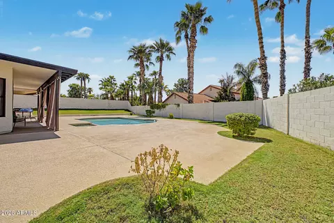 Exterior - 801 E Braeburn Dr, Phoenix, AZ 85022 photo 9 of 11