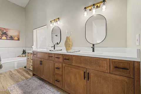 Bath - 801 E Braeburn Dr, Phoenix, AZ 85022 photo 3 of 4
