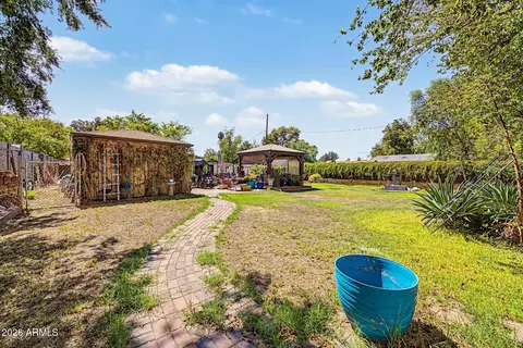 Exterior - 2216 W Augusta Ave, Phoenix, AZ 85021 photo 10 of 13
