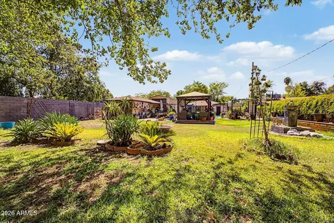 Exterior - 2216 W Augusta Ave, Phoenix, AZ 85021 photo 11 of 13