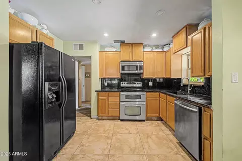 Kitchen - 2216 W Augusta Ave, Phoenix, AZ 85021 photo 1 of 3