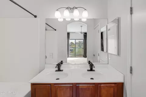 Bath - 7841 N 21st Ave, Phoenix, AZ 85021 photo 3 of 6