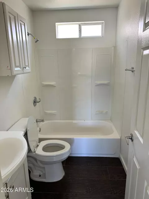 Bath - 1319 W Vogel Ave, Phoenix, AZ 85021 photo 1 of 2