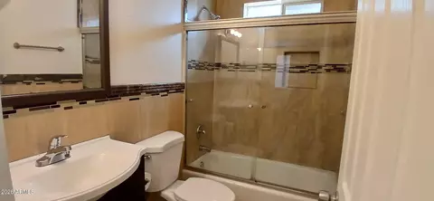 Bath - 1319 W Vogel Ave, Phoenix, AZ 85021 photo 2 of 2