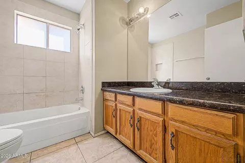 Bath - 406 E Taro Ln, Phoenix, AZ 85024 photo 1 of 3