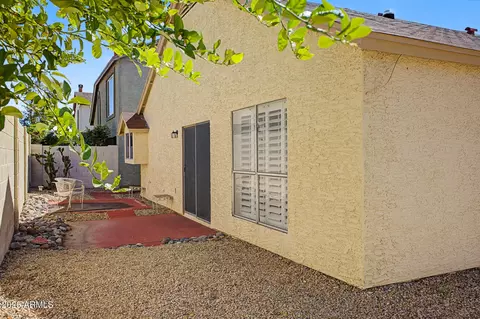 Exterior - 406 E Taro Ln, Phoenix, AZ 85024 photo 7 of 9