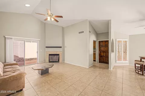 Living - 406 E Taro Ln, Phoenix, AZ 85024 photo 2 of 3