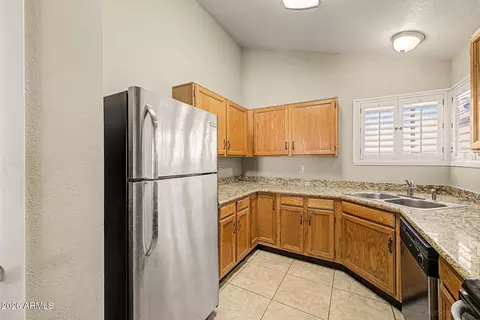 Kitchen - 406 E Taro Ln, Phoenix, AZ 85024 photo 2 of 3
