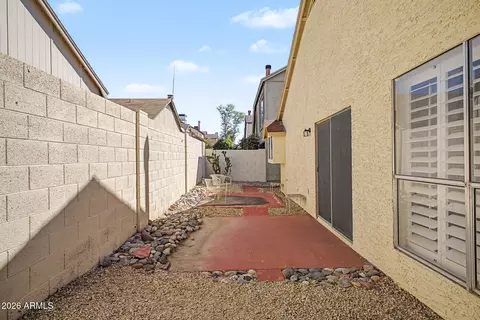 Exterior - 406 E Taro Ln, Phoenix, AZ 85024 photo 6 of 9