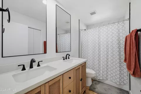 Bath - 6607 S Mitchell Dr, Tempe, AZ 85283 photo 4 of 4
