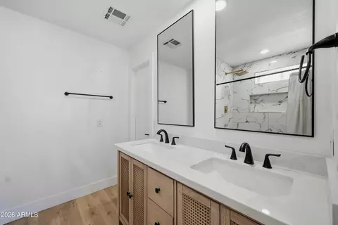 Bath - 6607 S Mitchell Dr, Tempe, AZ 85283 photo 2 of 4