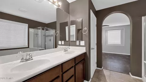 Bath - 3856 E Gideon Way, Gilbert, AZ 85296 photo 2 of 4