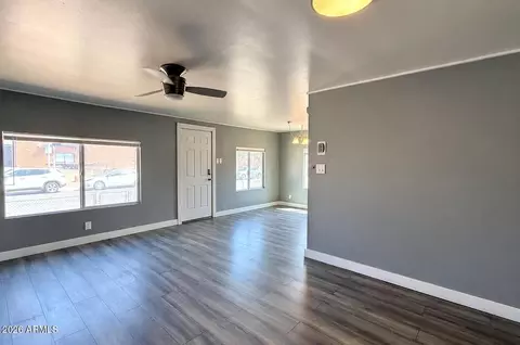 Living - 17 E Townley Ave, Phoenix, AZ 85020 photo 1 of 2