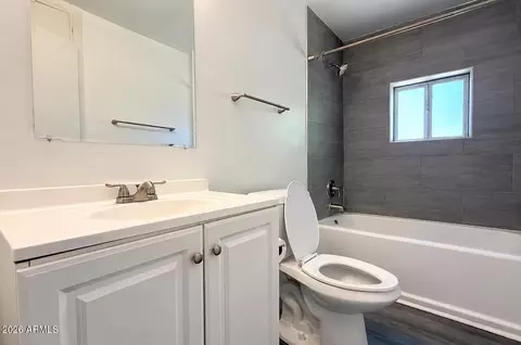 Bath - 17 E Townley Ave, Phoenix, AZ 85020 photo 1 of 1