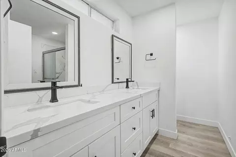Bath - 1103 E Watson Dr, Tempe, AZ 85283 photo 1 of 4