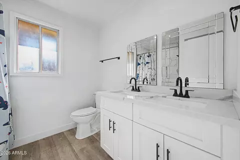 Bath - 1103 E Watson Dr, Tempe, AZ 85283 photo 3 of 4
